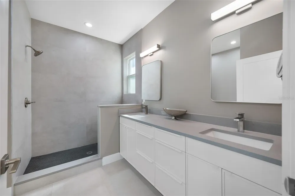 2150 43RD TERRACE St Petersburg, FL 33714