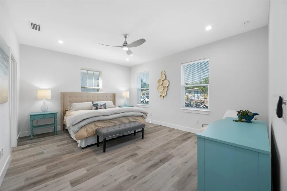 2150 43RD TERRACE St Petersburg, FL 33714