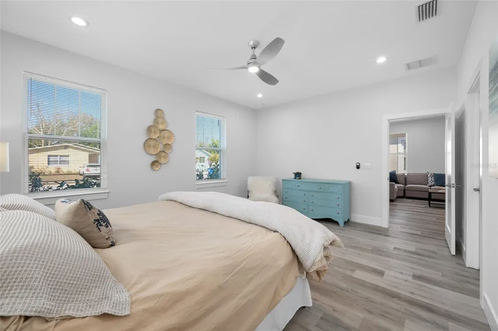 2150 43RD TERRACE St Petersburg, FL 33714