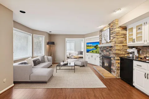 1135 Hollybrook Drive