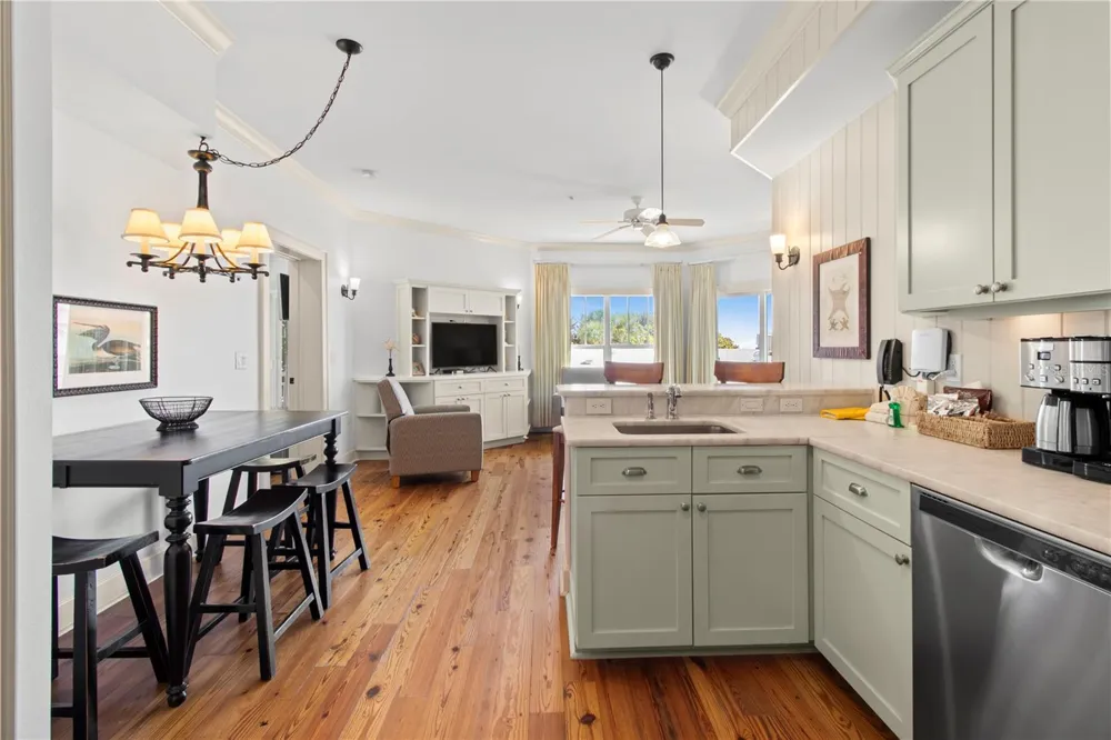 101 66TH STREET #6 Holmes Beach, FL 34217