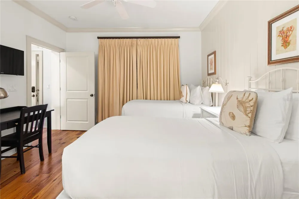 101 66TH STREET #6 Holmes Beach, FL 34217