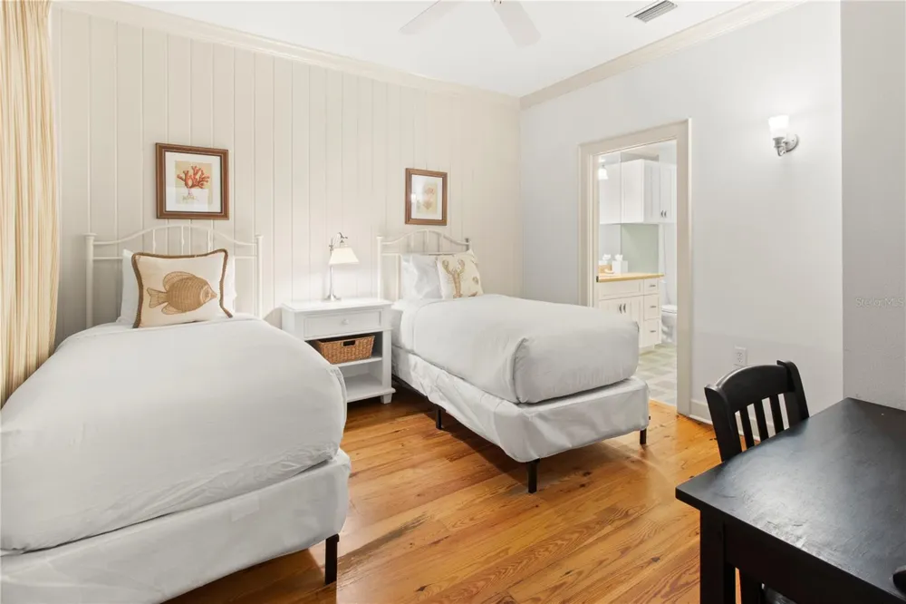 101 66TH STREET #6 Holmes Beach, FL 34217