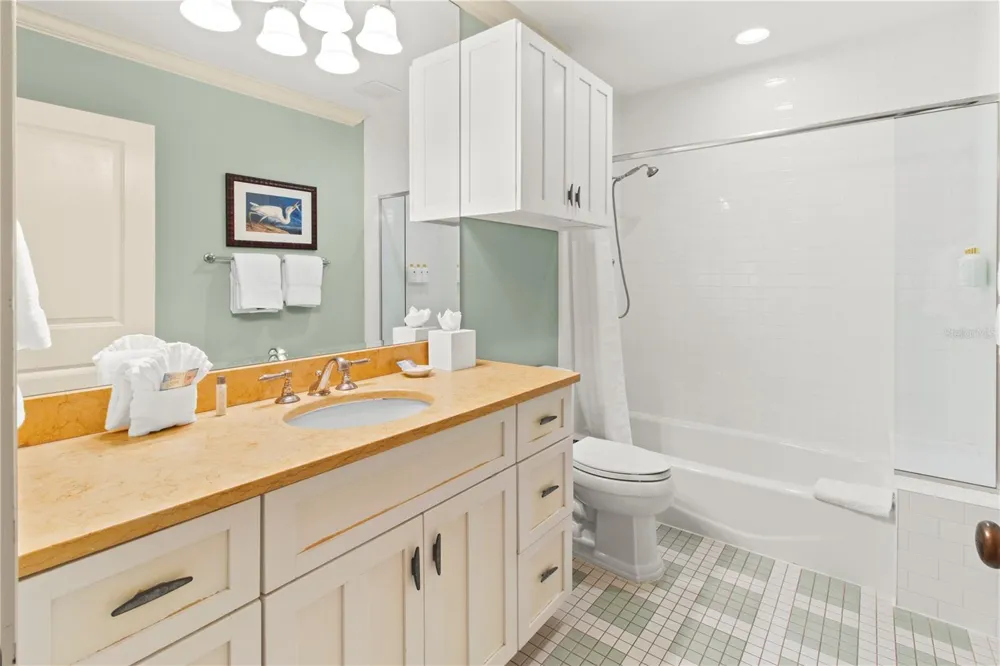 101 66TH STREET #6 Holmes Beach, FL 34217