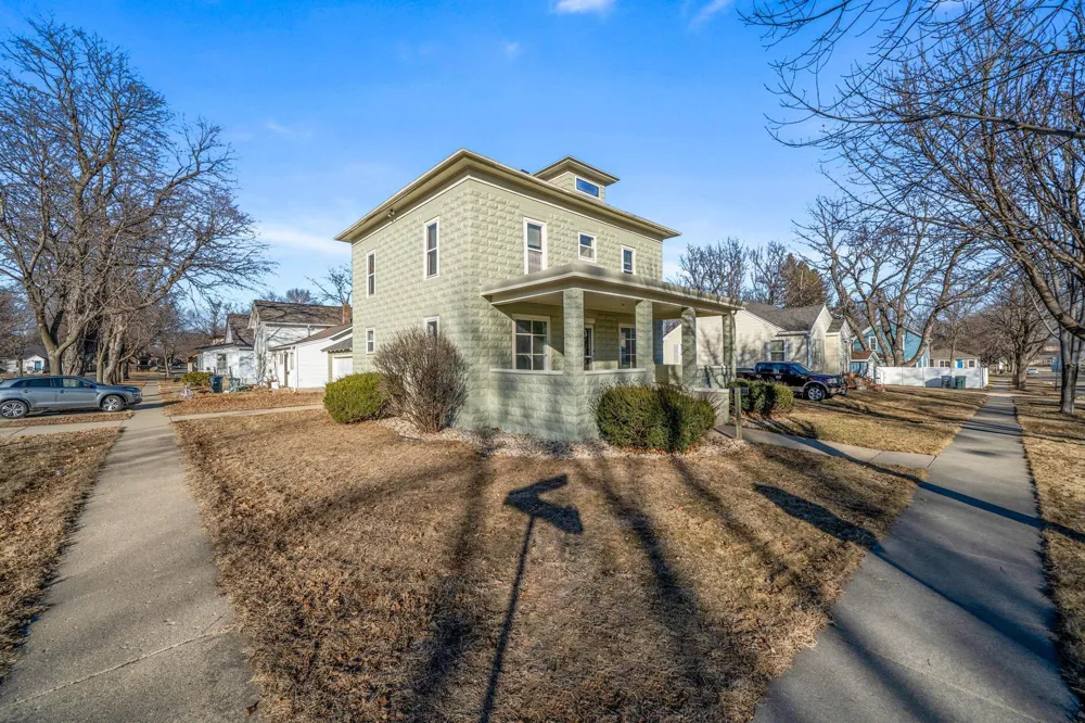 201 E Adams Avenue Luverne, MN 56156
