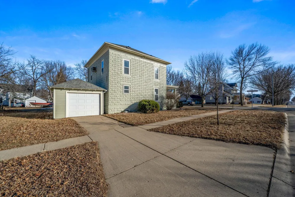 201 E Adams Avenue Luverne, MN 56156