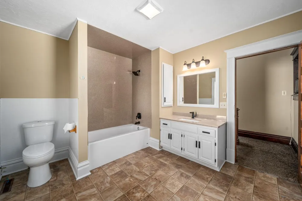 201 E Adams Avenue Luverne, MN 56156
