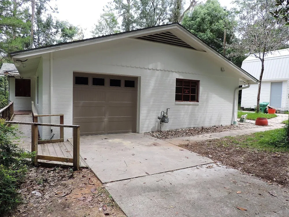 2049 NW 9TH AVENUE Gainesville, FL 32603
