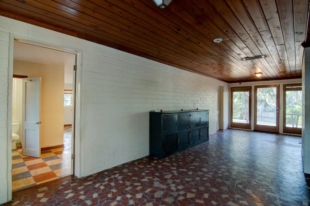2049 NW 9TH AVENUE Gainesville, FL 32603