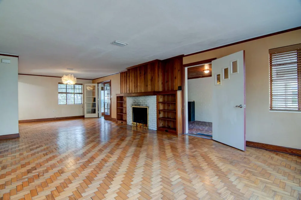 2049 NW 9TH AVENUE Gainesville, FL 32603