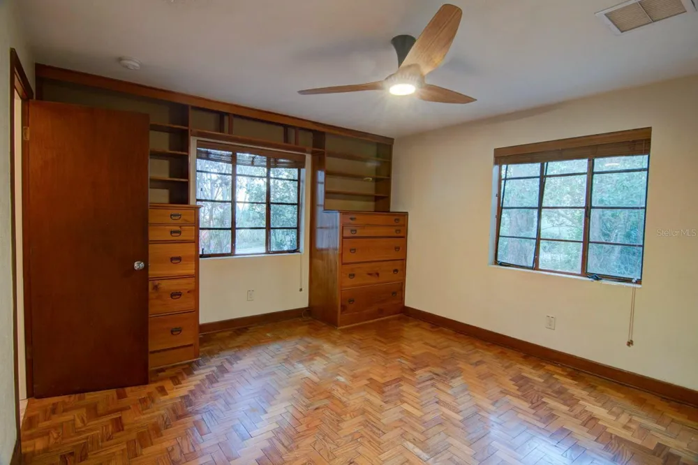 2049 NW 9TH AVENUE Gainesville, FL 32603