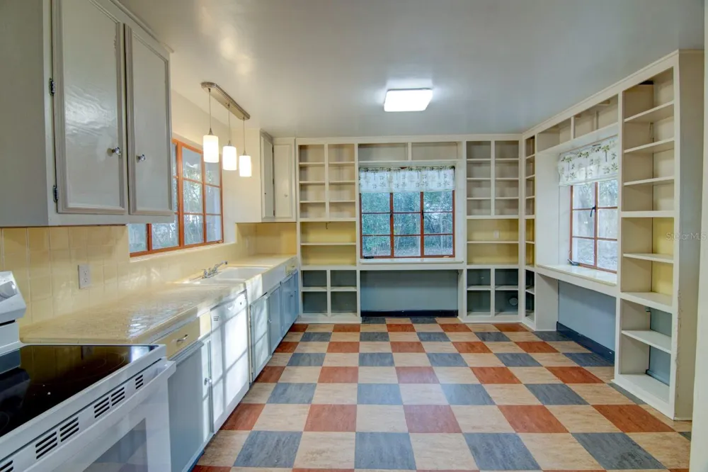 2049 NW 9TH AVENUE Gainesville, FL 32603