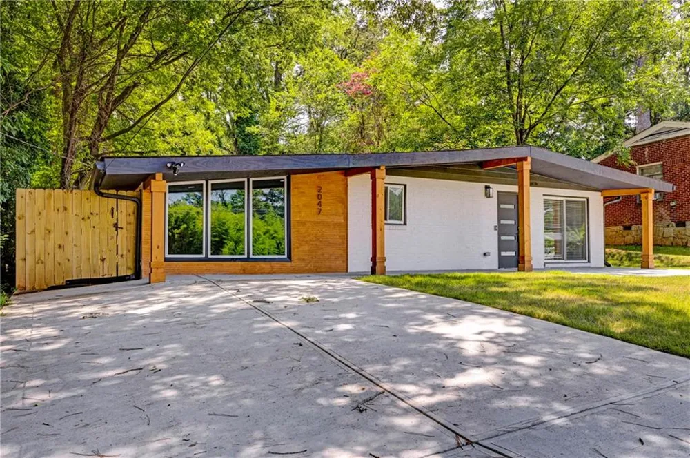 2047 Boulderview Drive SE