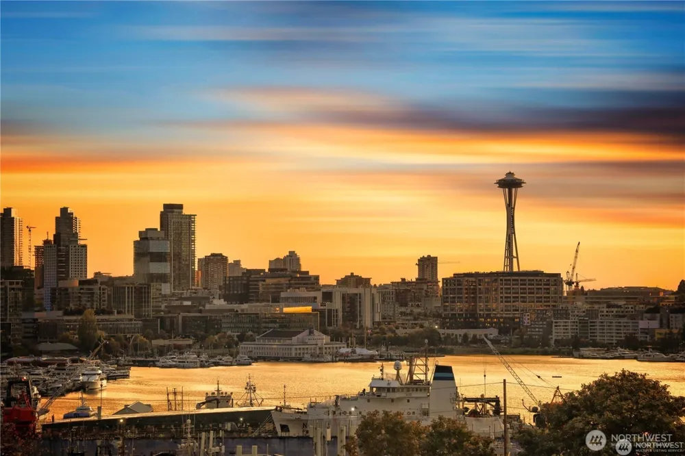 2020 Eastlake Avenue E