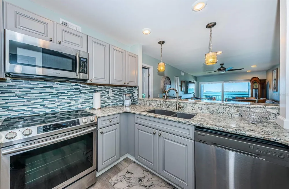 6265 SUN BOULEVARD #309 St Petersburg, FL 33715