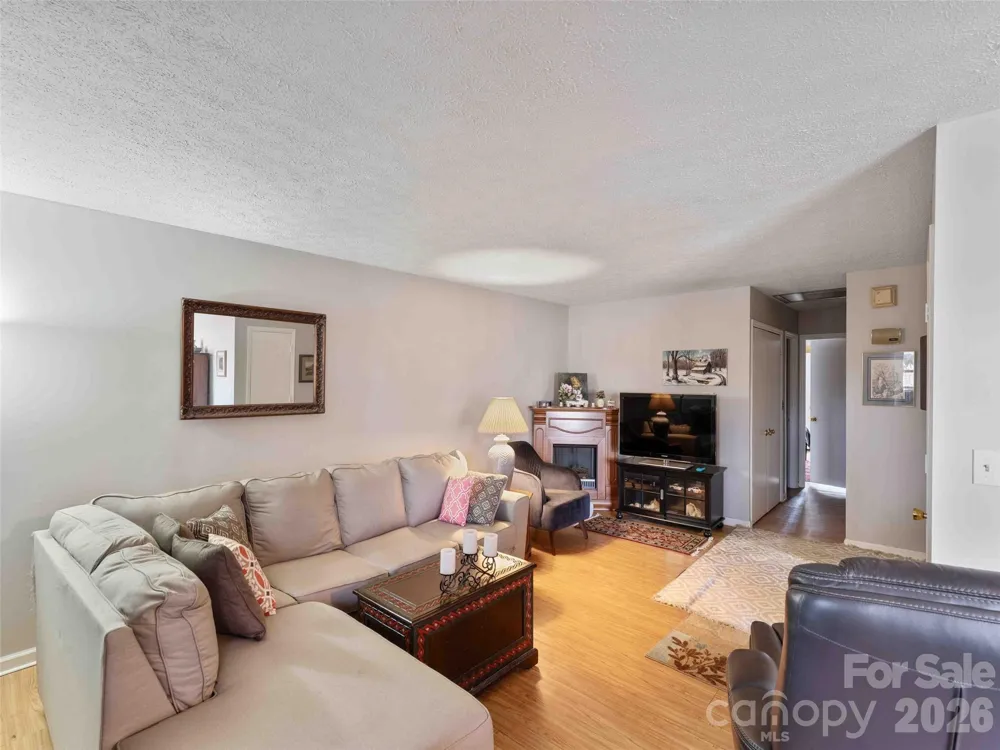 193 Freedom Road Hendersonville, NC 28792