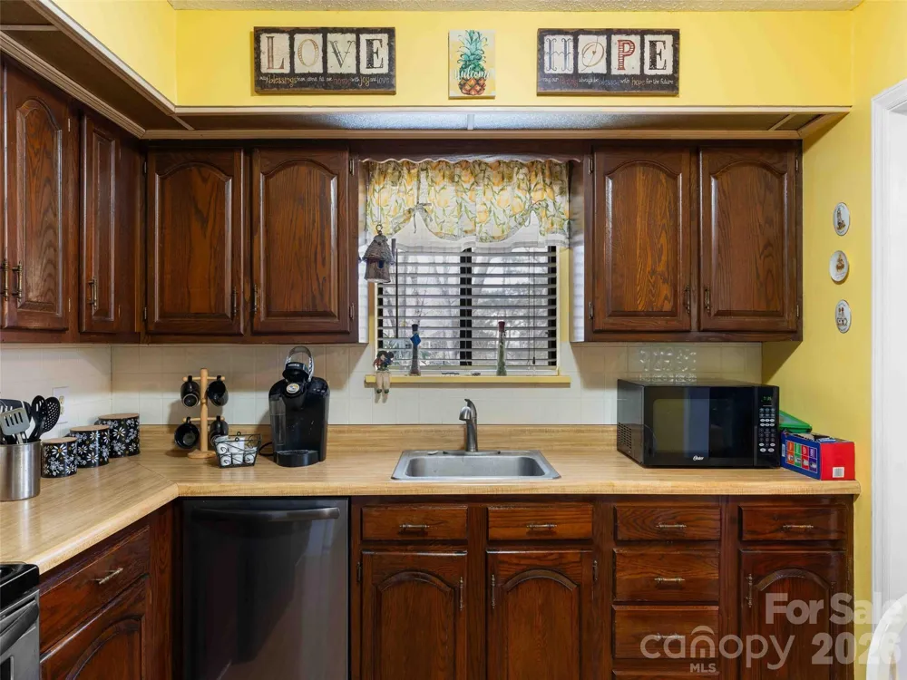193 Freedom Road Hendersonville, NC 28792