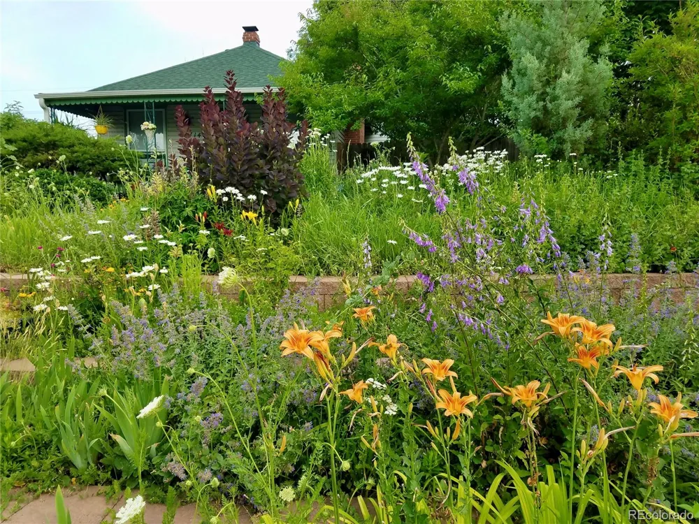 2714 W Irvington Place