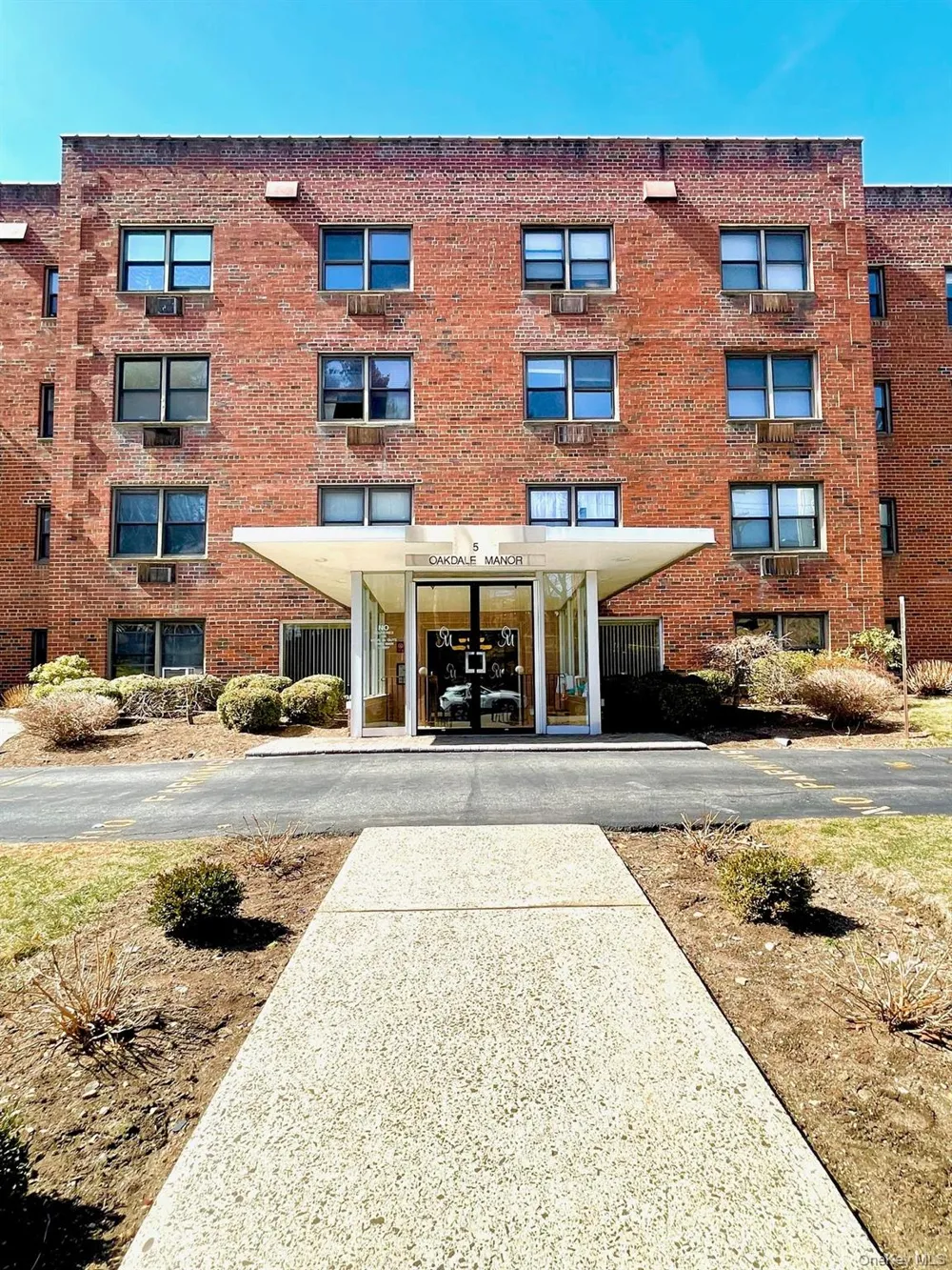 5 Oakdale Manor #B18 Suffern, NY 10901
