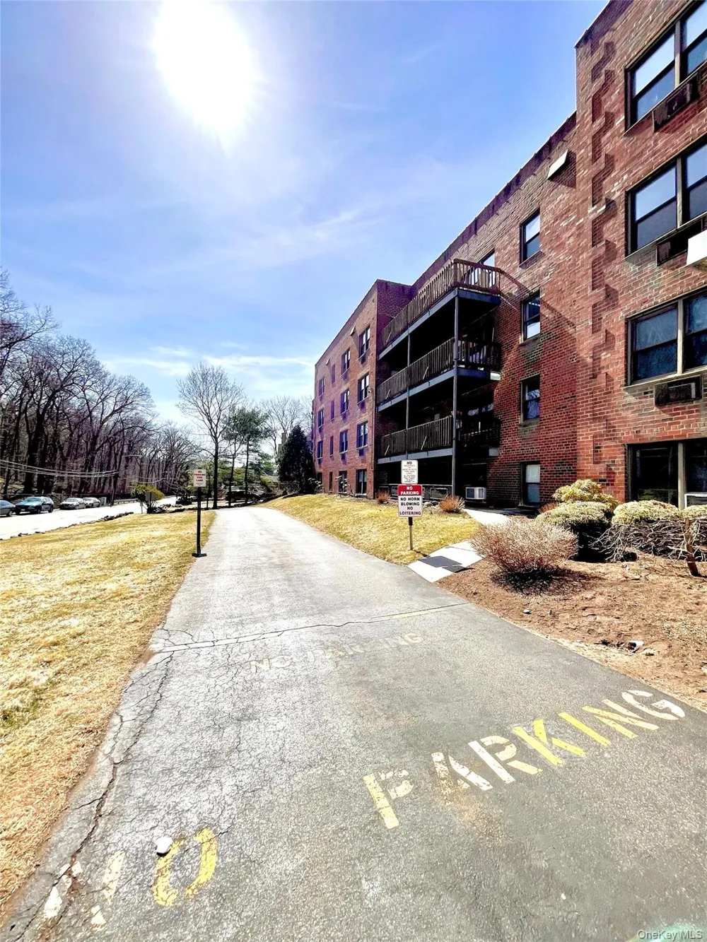 5 Oakdale Manor #B18 Suffern, NY 10901