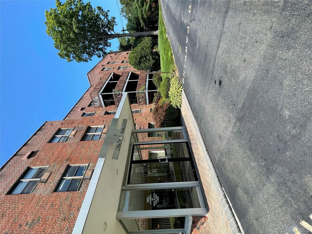 5 Oakdale Manor #B18 Suffern, NY 10901