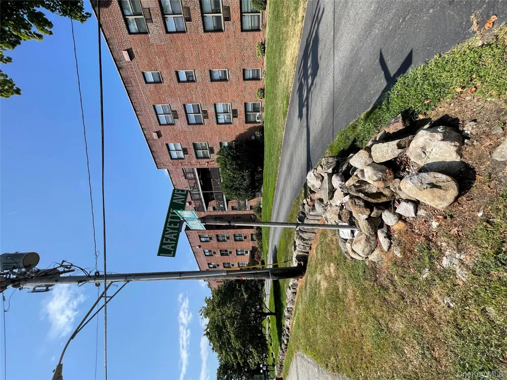 5 Oakdale Manor #B18 Suffern, NY 10901