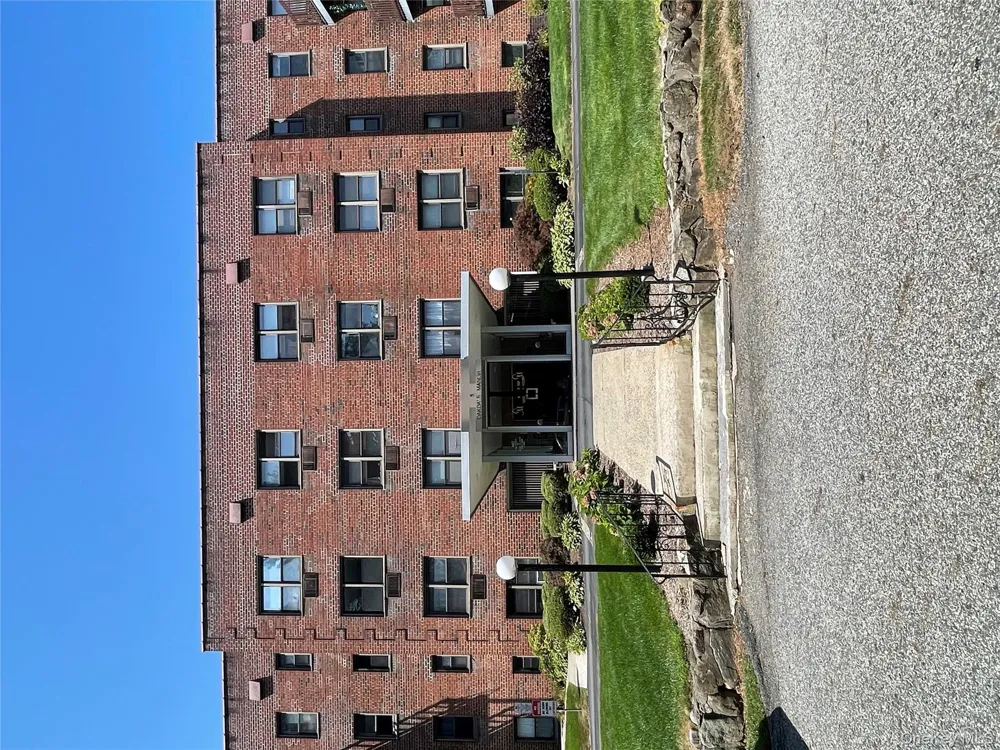 5 Oakdale Manor #B18 Suffern, NY 10901