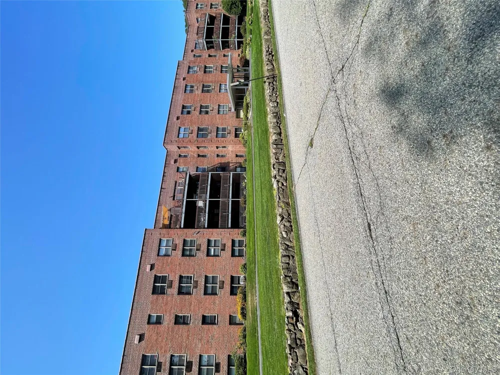 5 Oakdale Manor #B18 Suffern, NY 10901