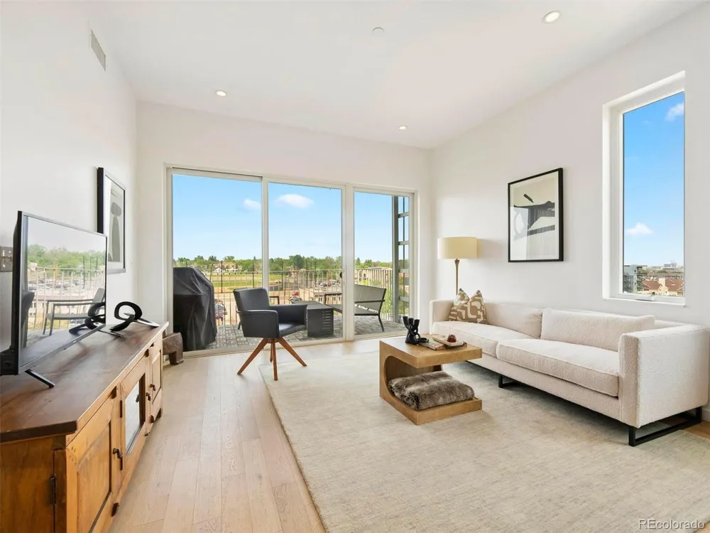 2752 Clay Street #404