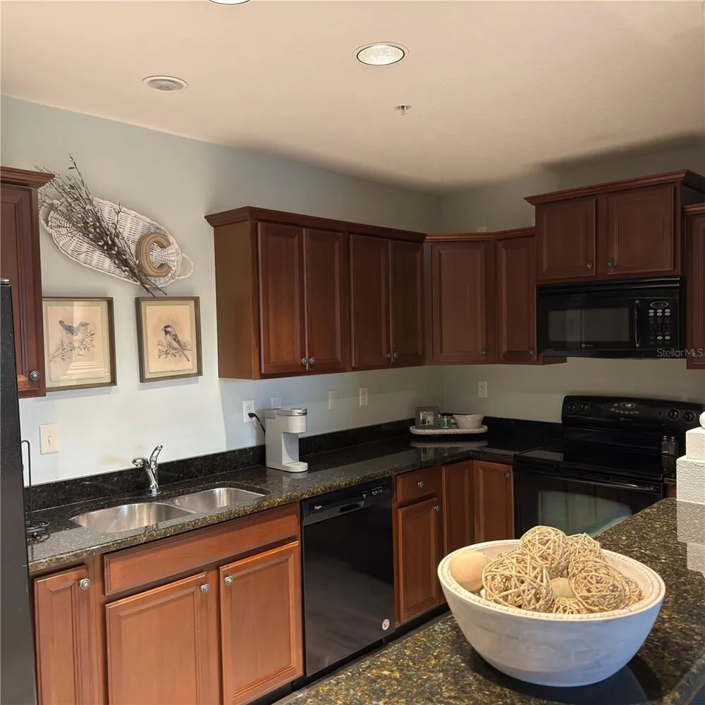 13941 CLUBHOUSE DRIVE #208 Tampa, FL 33618