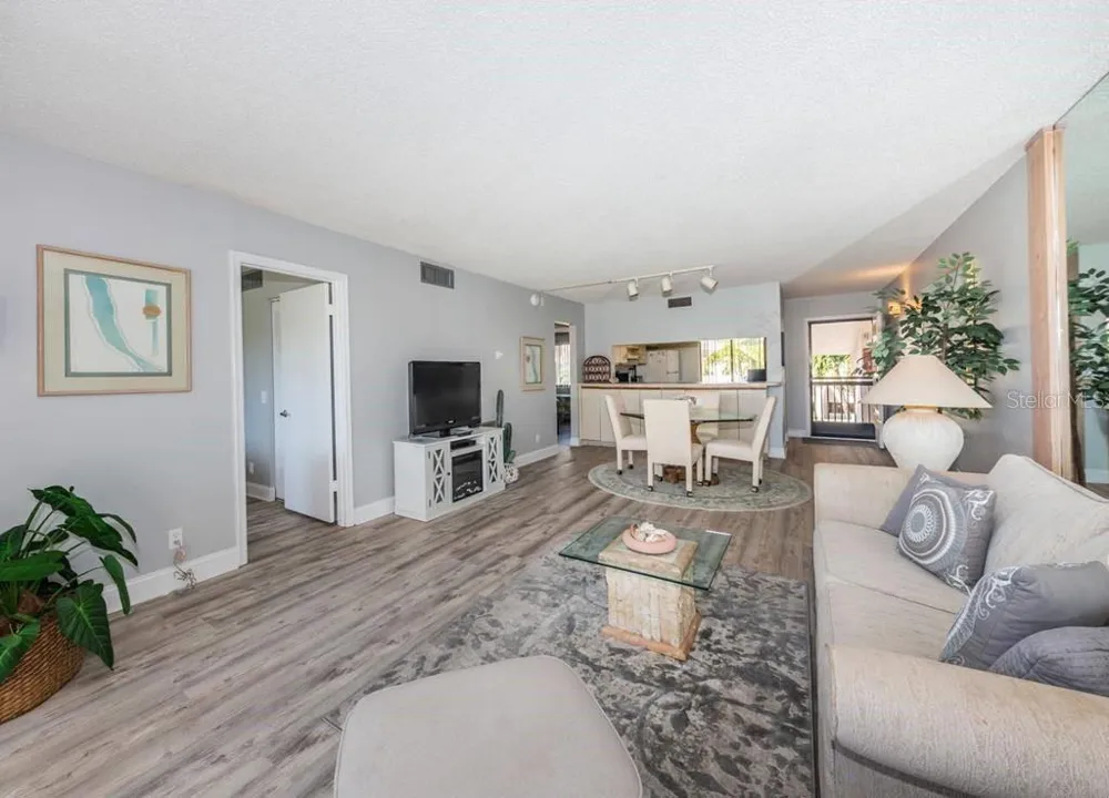 5724 PUERTA DEL SOL BOULEVARD S #248 St Petersburg, FL 33715