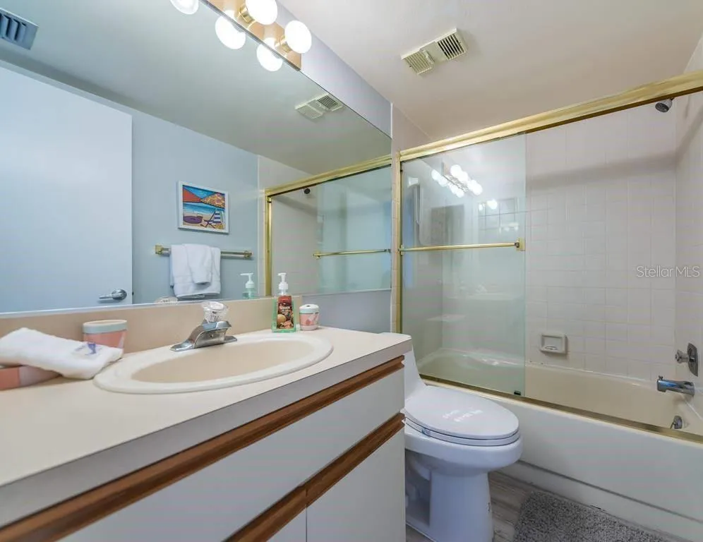 5724 PUERTA DEL SOL BOULEVARD S #248 St Petersburg, FL 33715