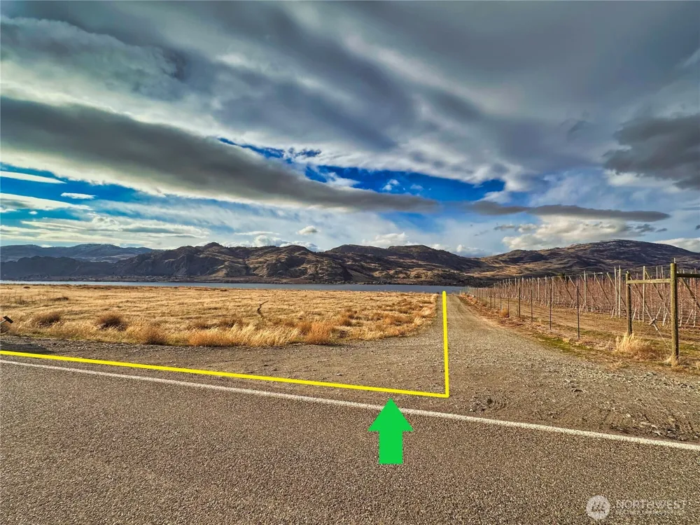 323 Eastlake Road #B Oroville, WA 98844