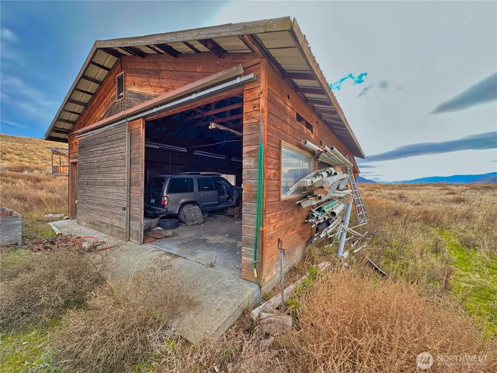 323 Eastlake Road #B Oroville, WA 98844