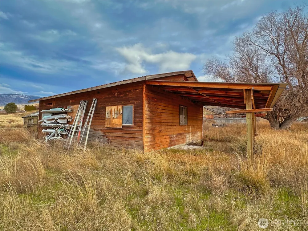 323 Eastlake Road #B Oroville, WA 98844