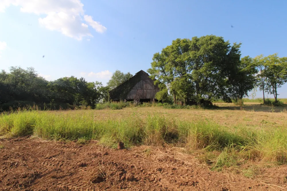 2716 Hartsville Pike Castalian Springs, TN 37031