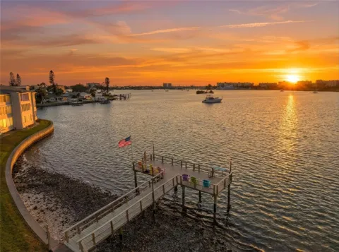 1898 SHORE DRIVE S #319