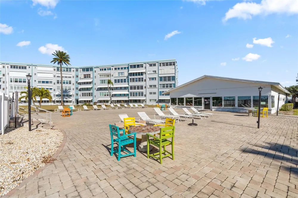 1898 SHORE DRIVE S #319 South Pasadena, FL 33707