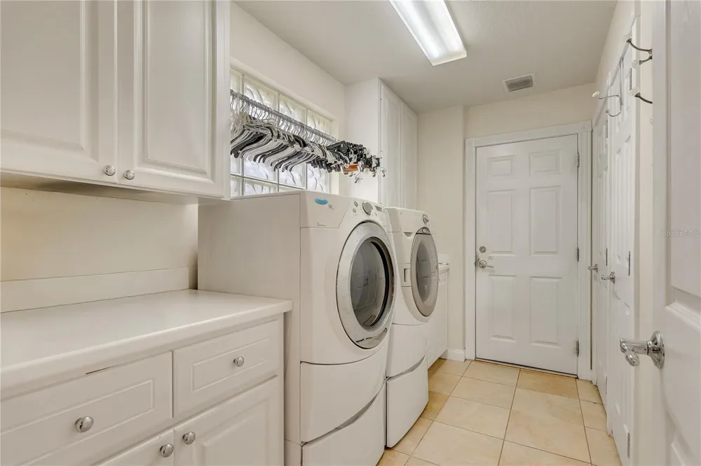 11831 FAN TAIL LANE Orlando, FL 32827