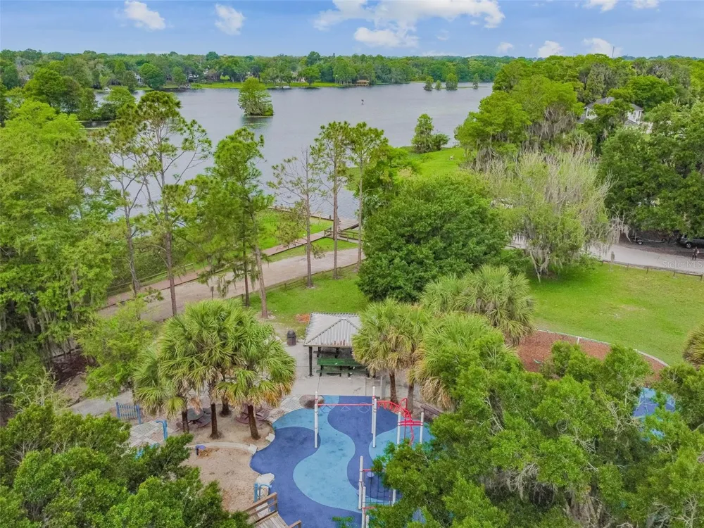 308 BRENTWOOD DRIVE Temple Terrace, FL 33617