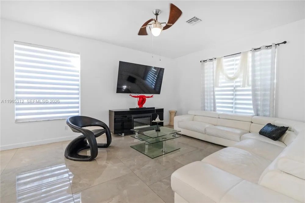 2025 NW 7th ter Cape Coral, FL 33993