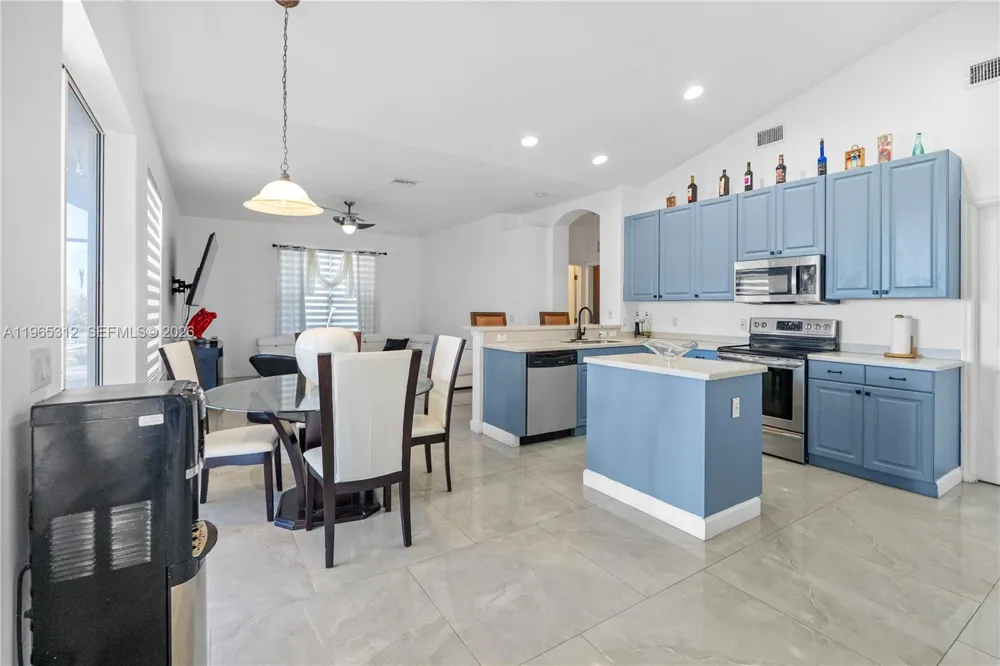 2025 NW 7th ter Cape Coral, FL 33993