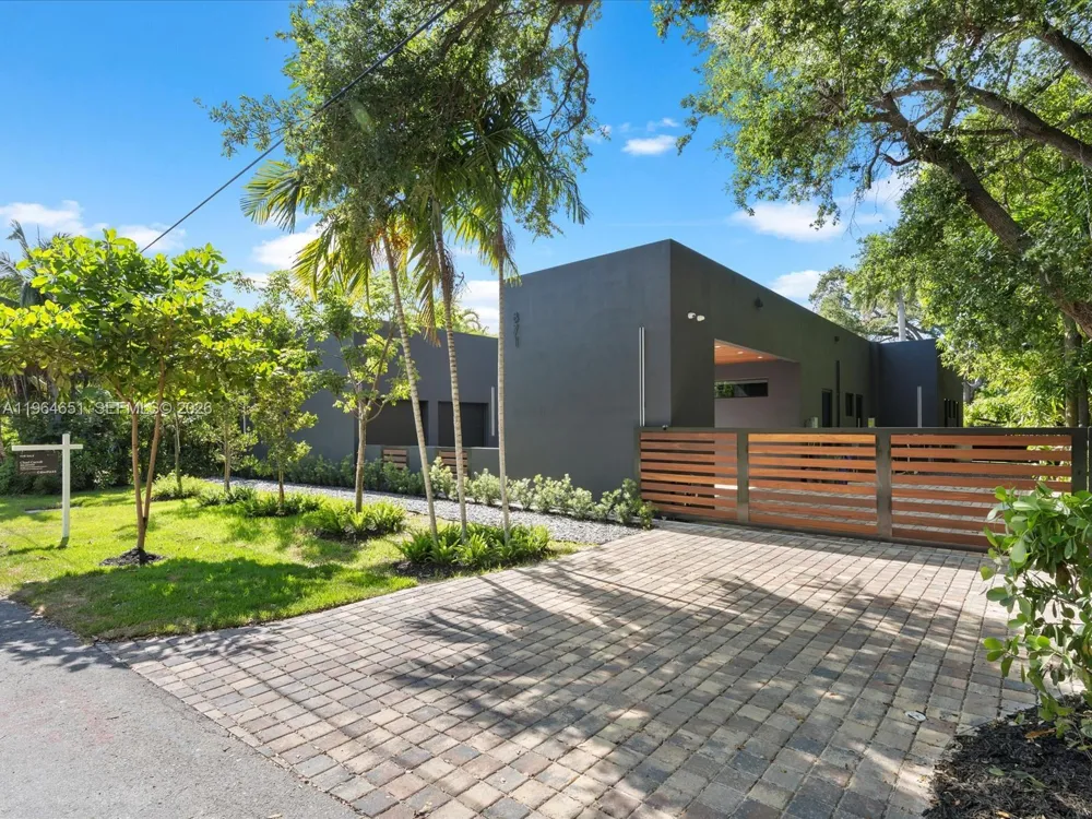 871 NE 83rd St Miami, FL 33138
