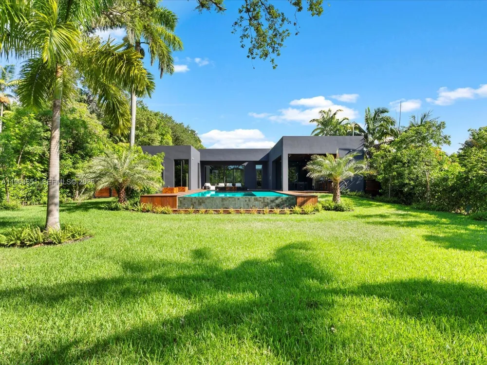 871 NE 83rd St Miami, FL 33138