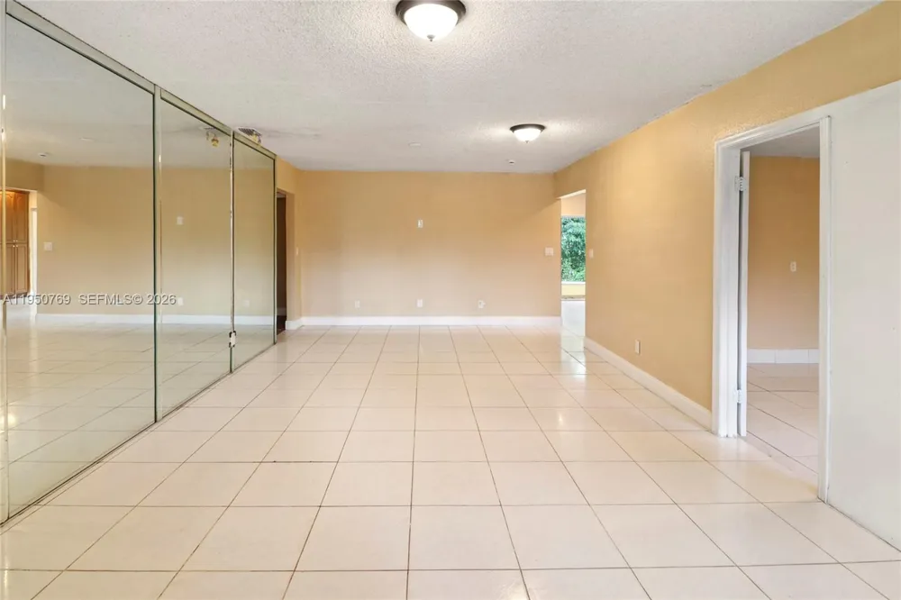 6120 SW 19th St North Lauderdale, FL 33068