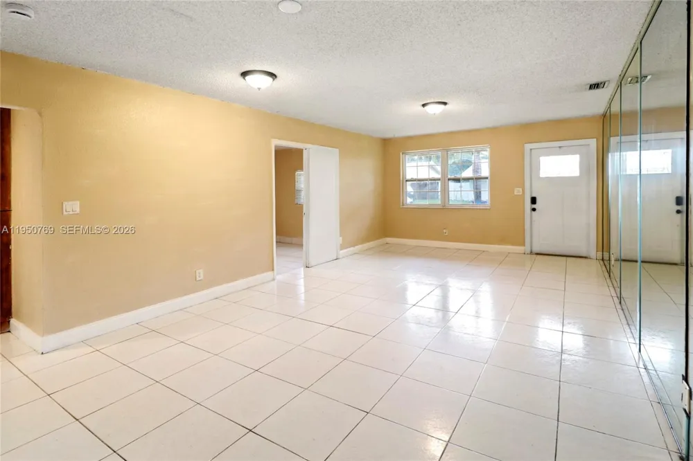 6120 SW 19th St North Lauderdale, FL 33068