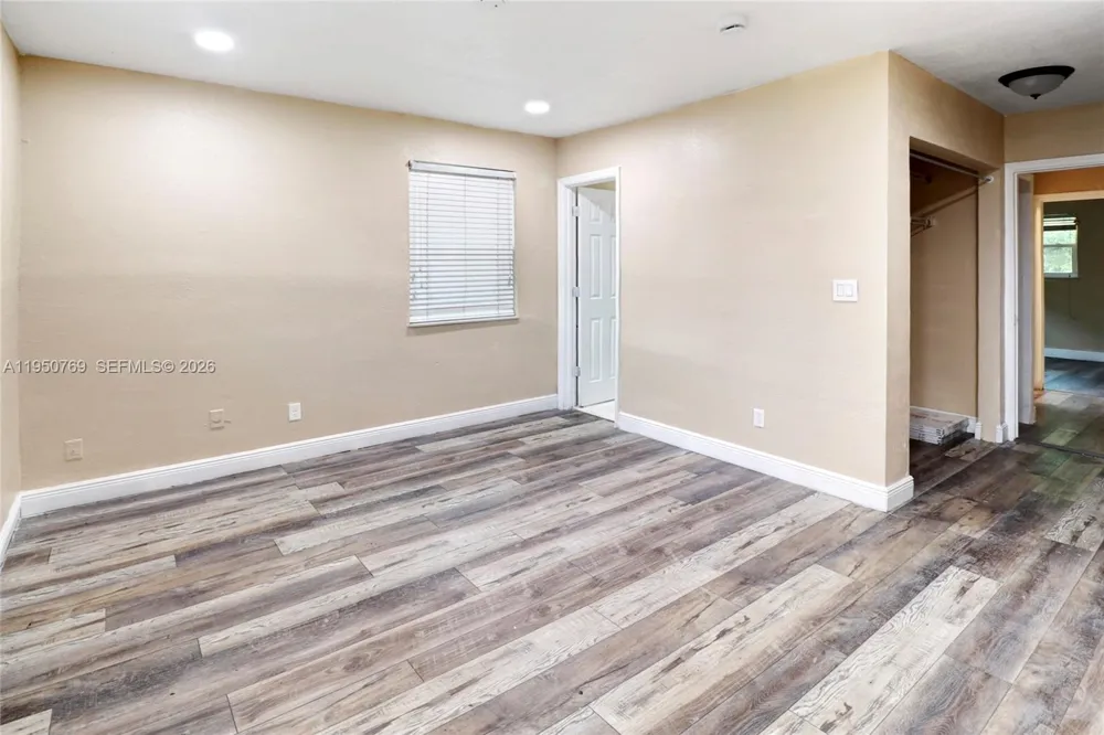 6120 SW 19th St North Lauderdale, FL 33068