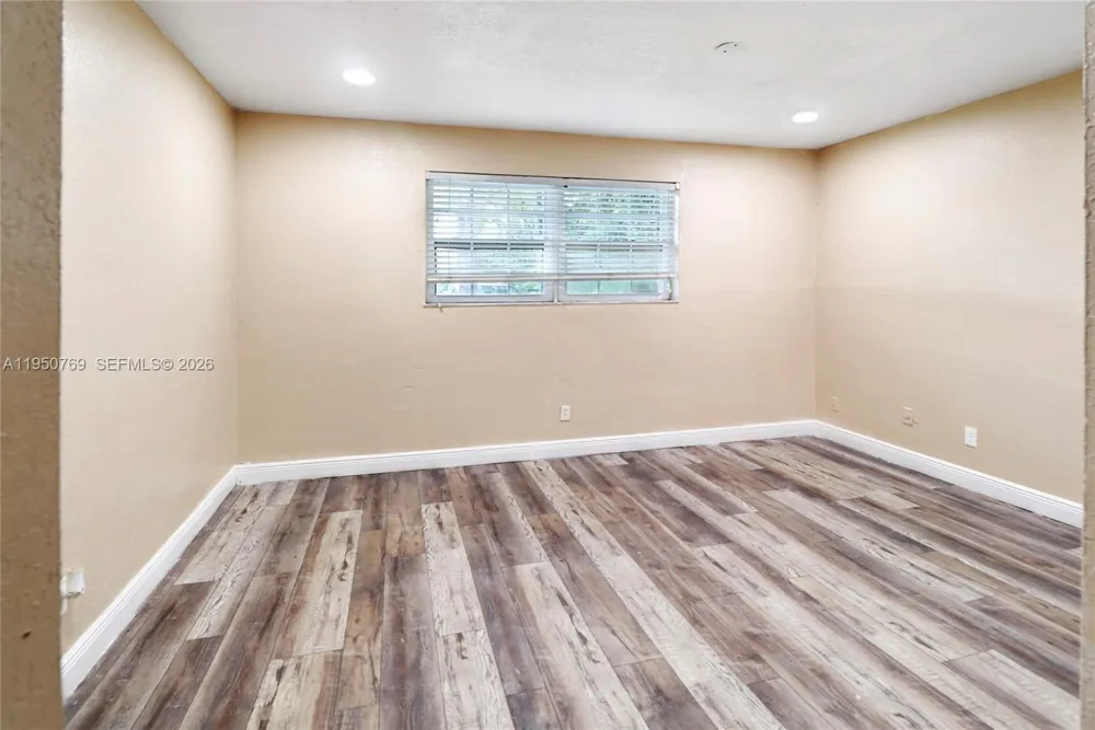 6120 SW 19th St North Lauderdale, FL 33068