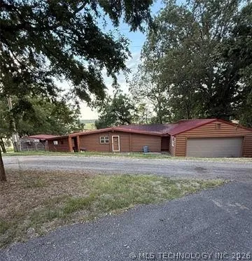 444561 Robin Drive