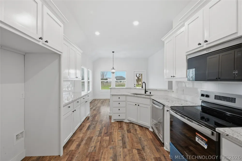 116 8th Avenue Colbert, OK 74733
